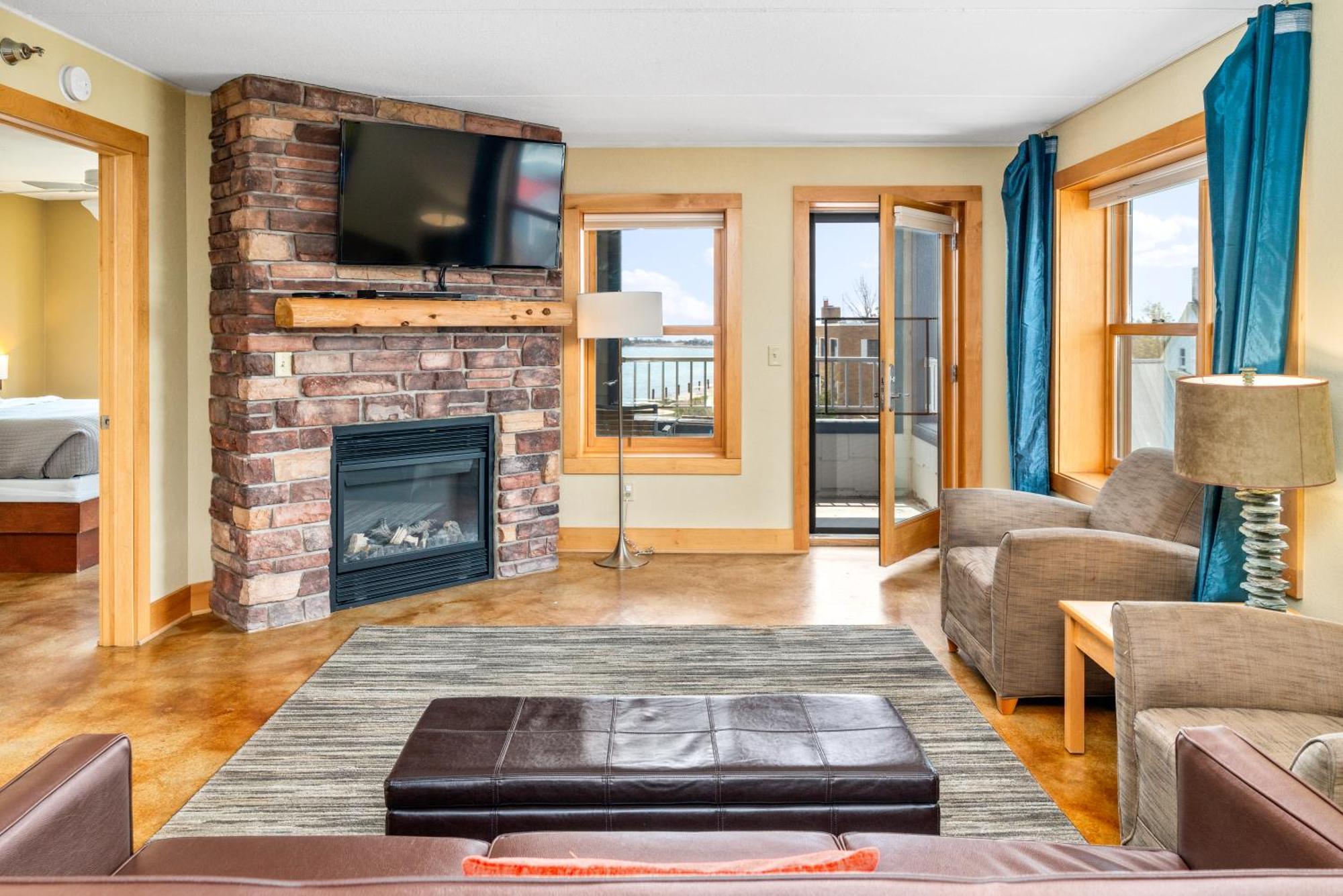 East Bay Suites Grand Marais Bagian luar foto