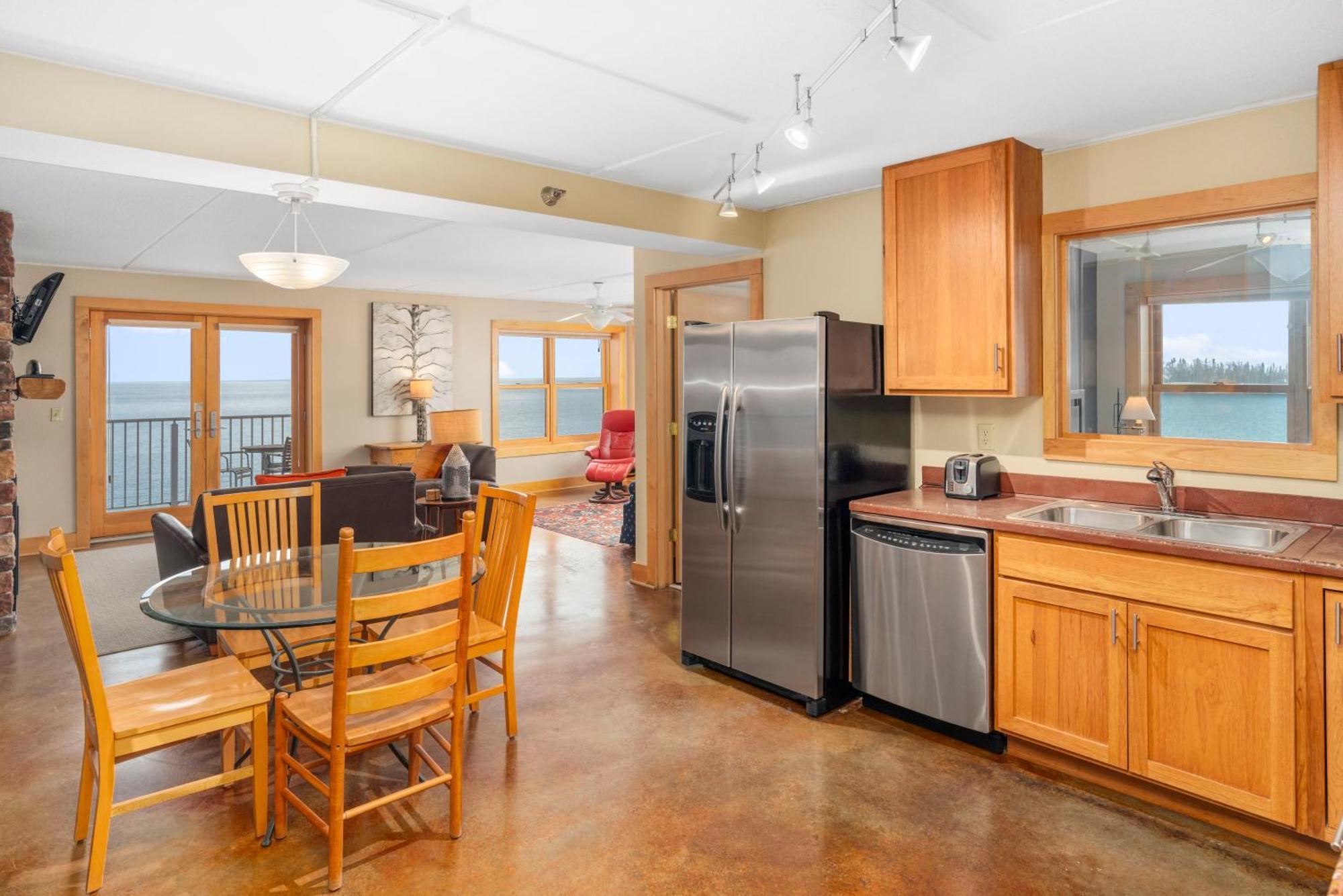 East Bay Suites Grand Marais Bagian luar foto