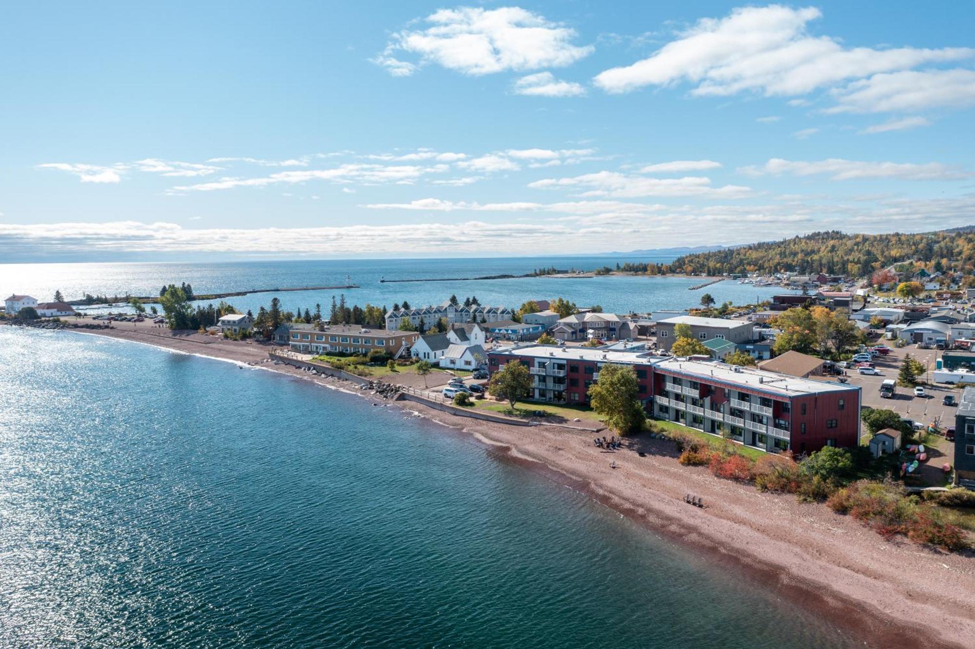 East Bay Suites Grand Marais Bagian luar foto