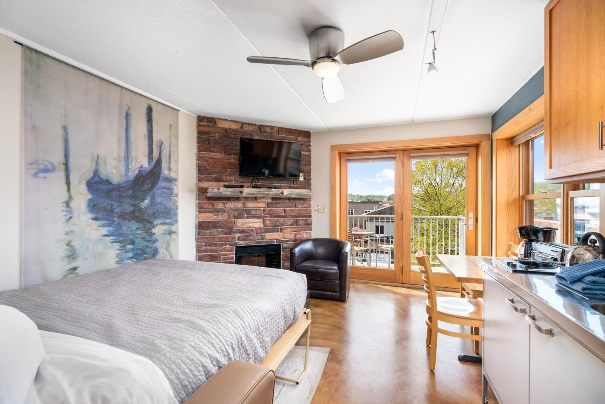 East Bay Suites Grand Marais Bagian luar foto