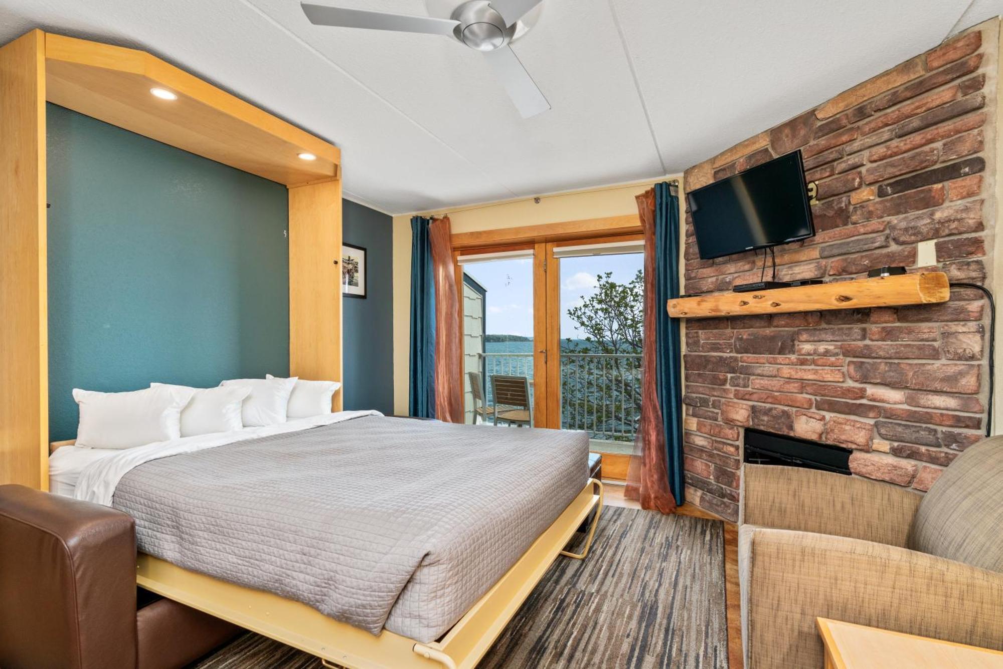 East Bay Suites Grand Marais Bagian luar foto