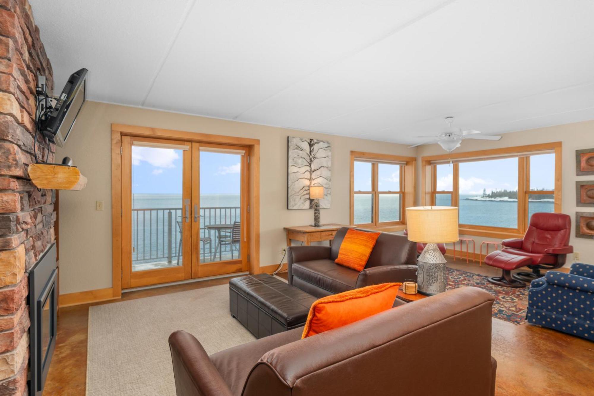 East Bay Suites Grand Marais Bagian luar foto