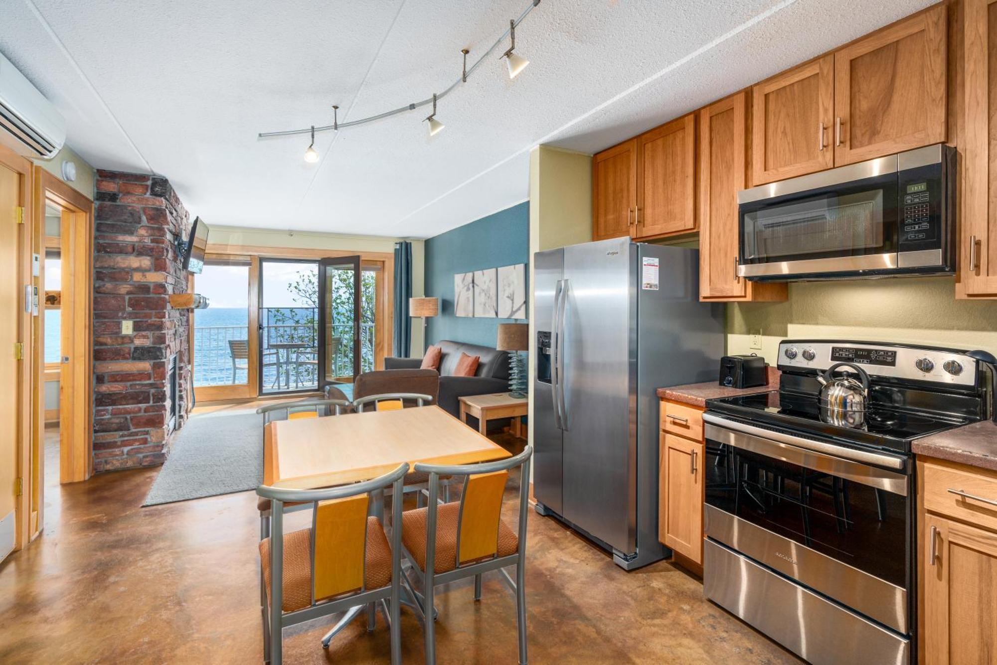 East Bay Suites Grand Marais Bagian luar foto
