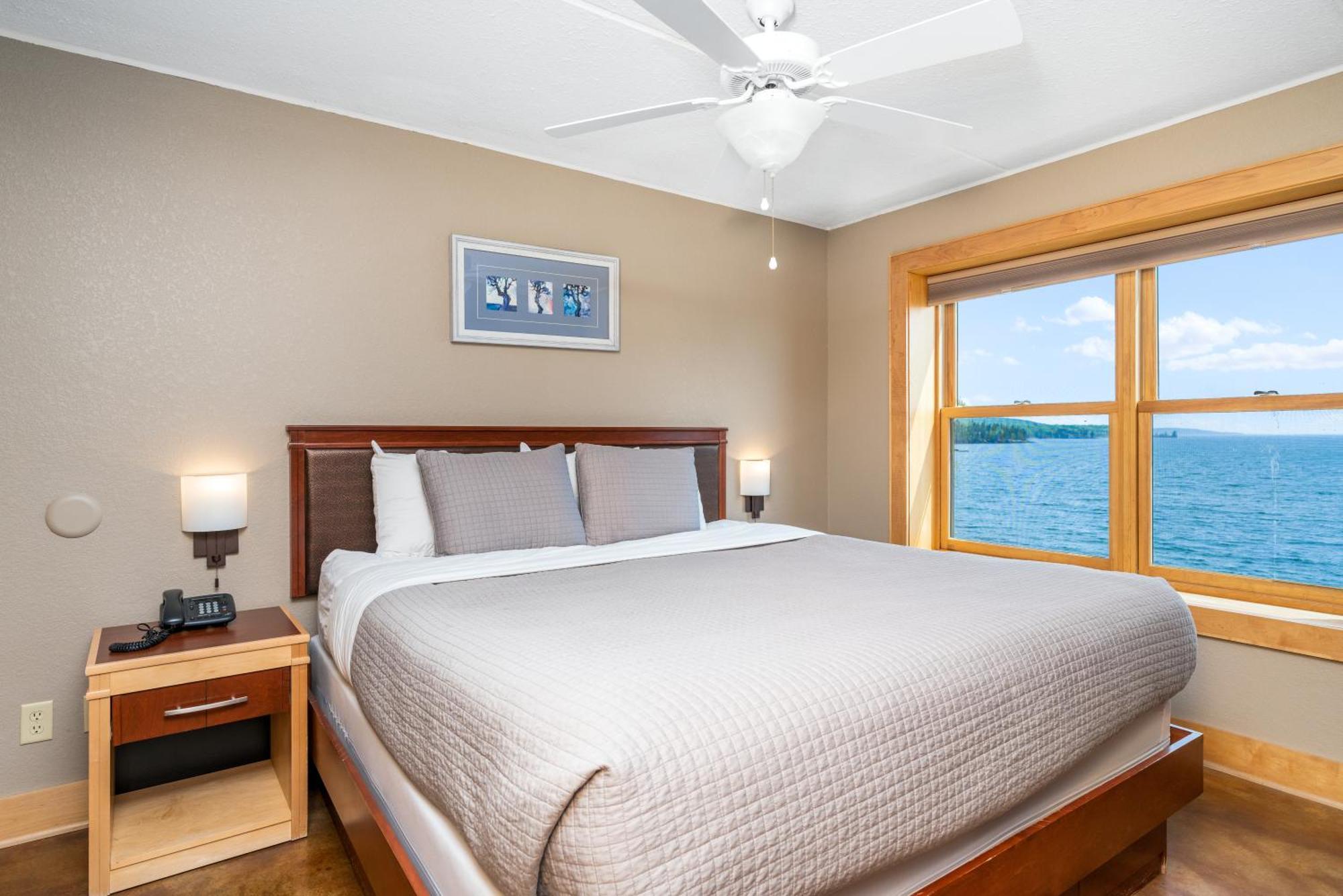 East Bay Suites Grand Marais Bagian luar foto