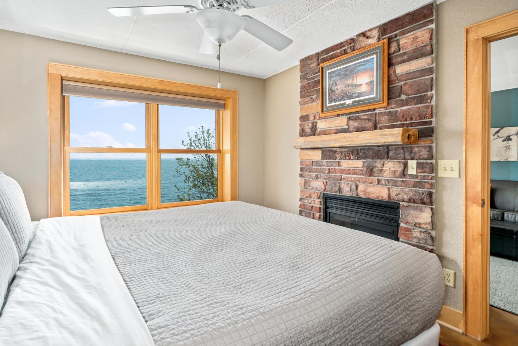 East Bay Suites Grand Marais Bagian luar foto