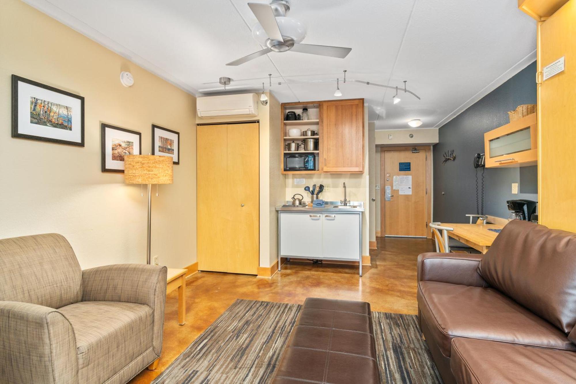 East Bay Suites Grand Marais Bagian luar foto