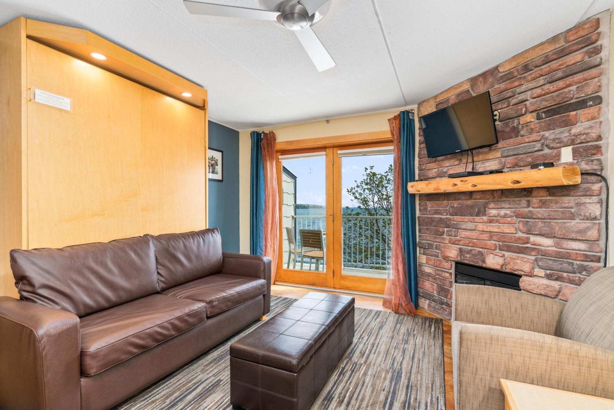 East Bay Suites Grand Marais Bagian luar foto