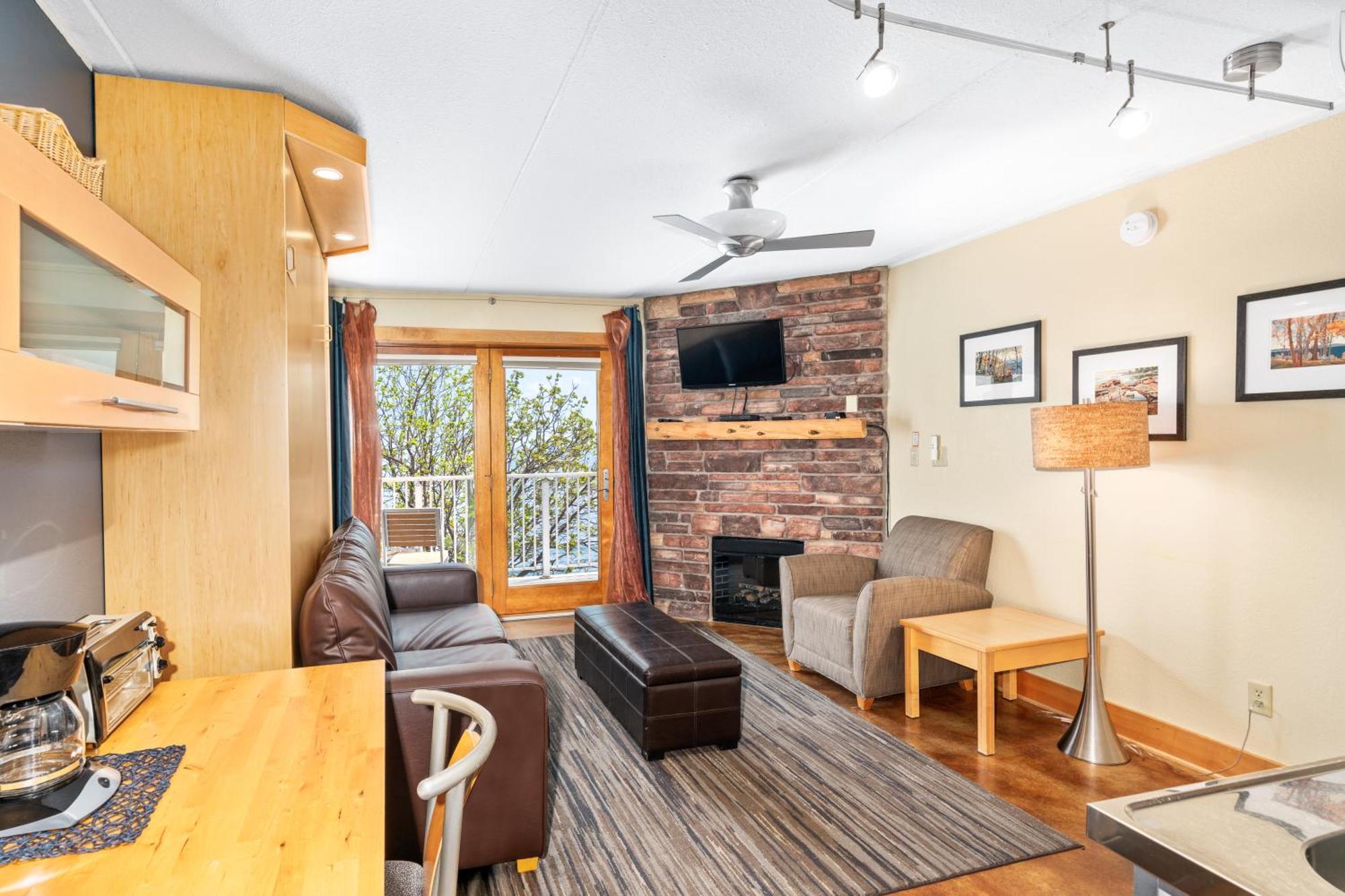 East Bay Suites Grand Marais Bagian luar foto