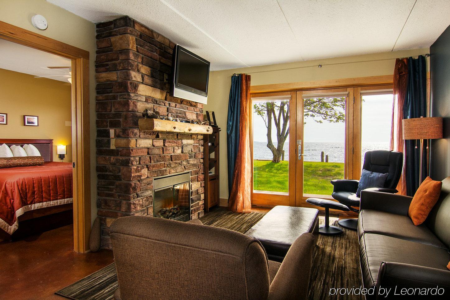 East Bay Suites Grand Marais Bagian luar foto